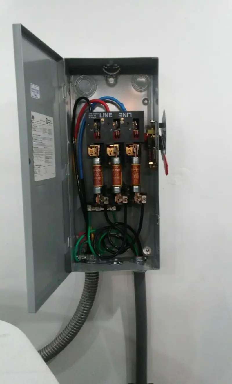 Three-phase disconnect switch installed for Smoke Detector Installation in Stayton